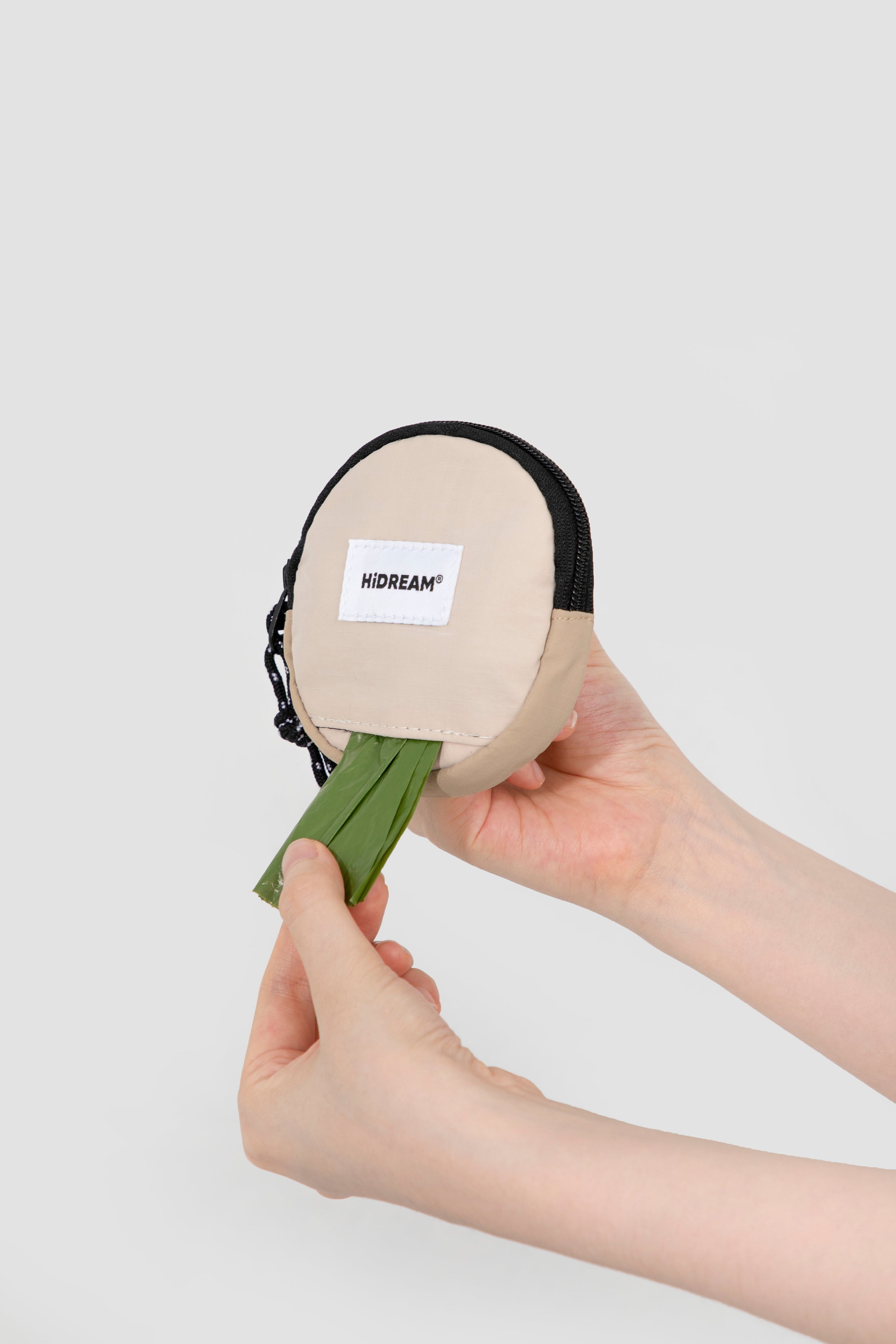 Circular toilet bag