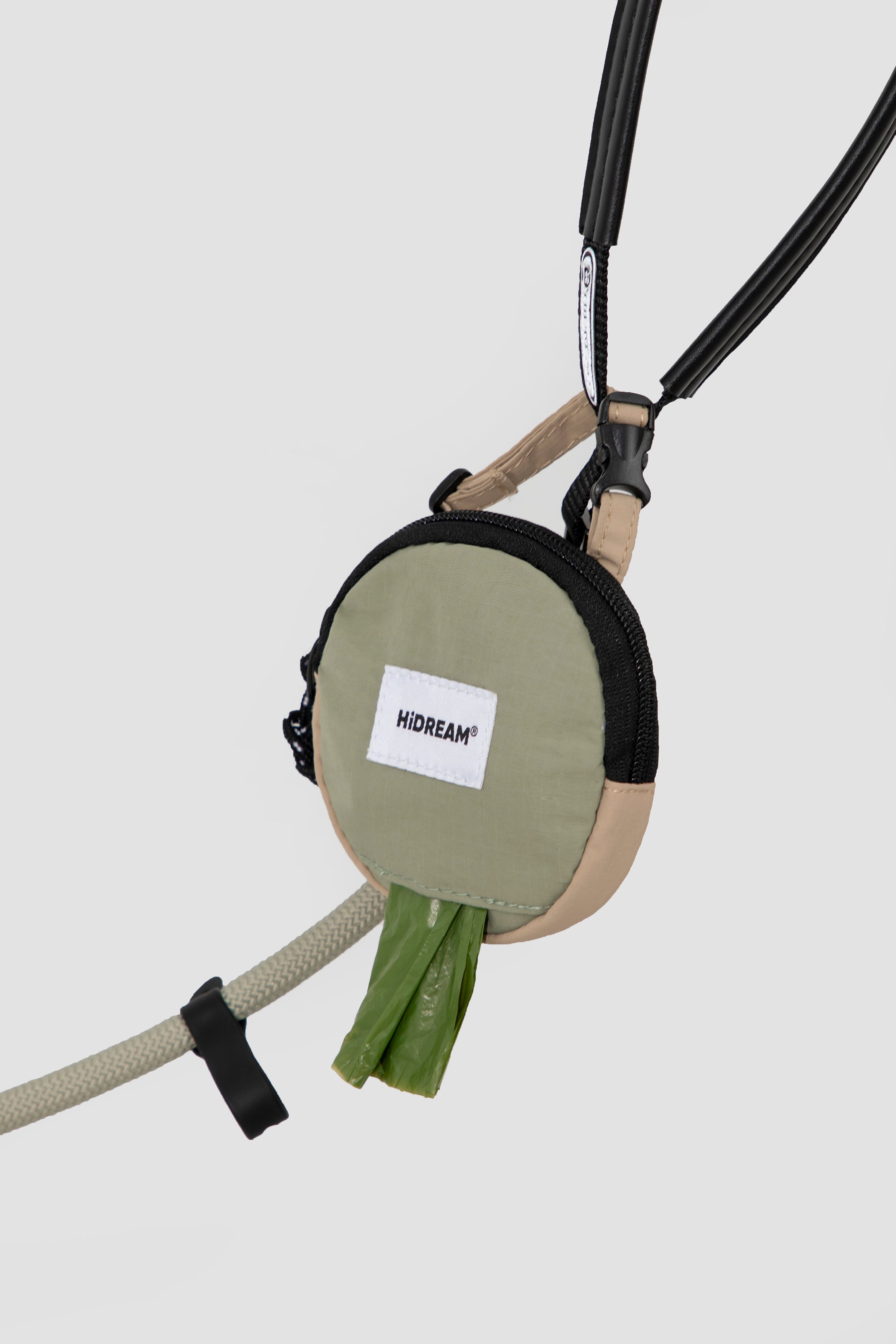 Circular toilet bag