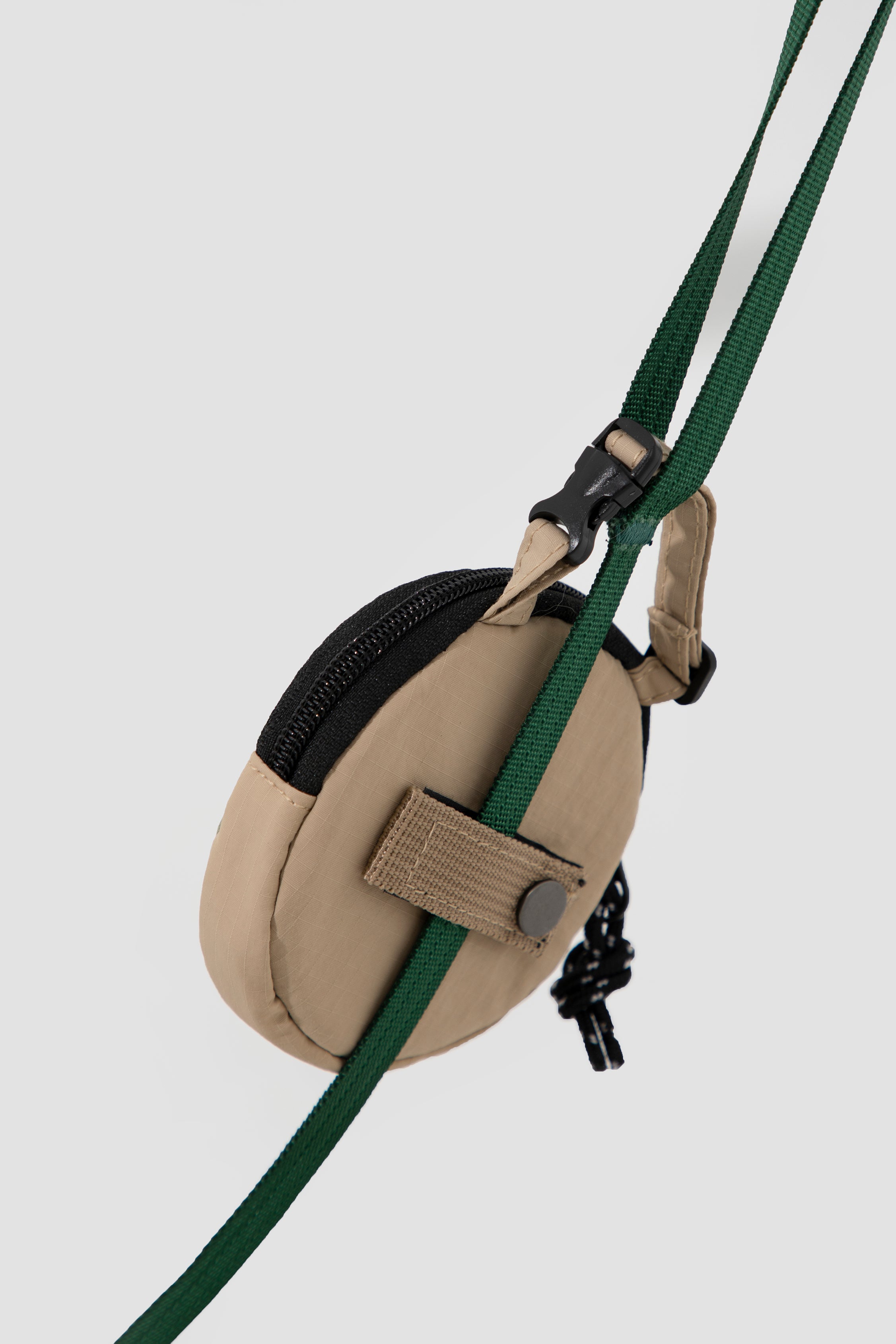 Circular toilet bag